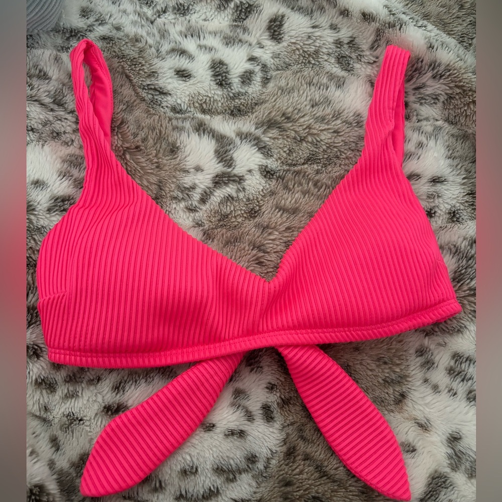HOT PINK Hollister Bikini Top!! Womens XS BARELY WORN